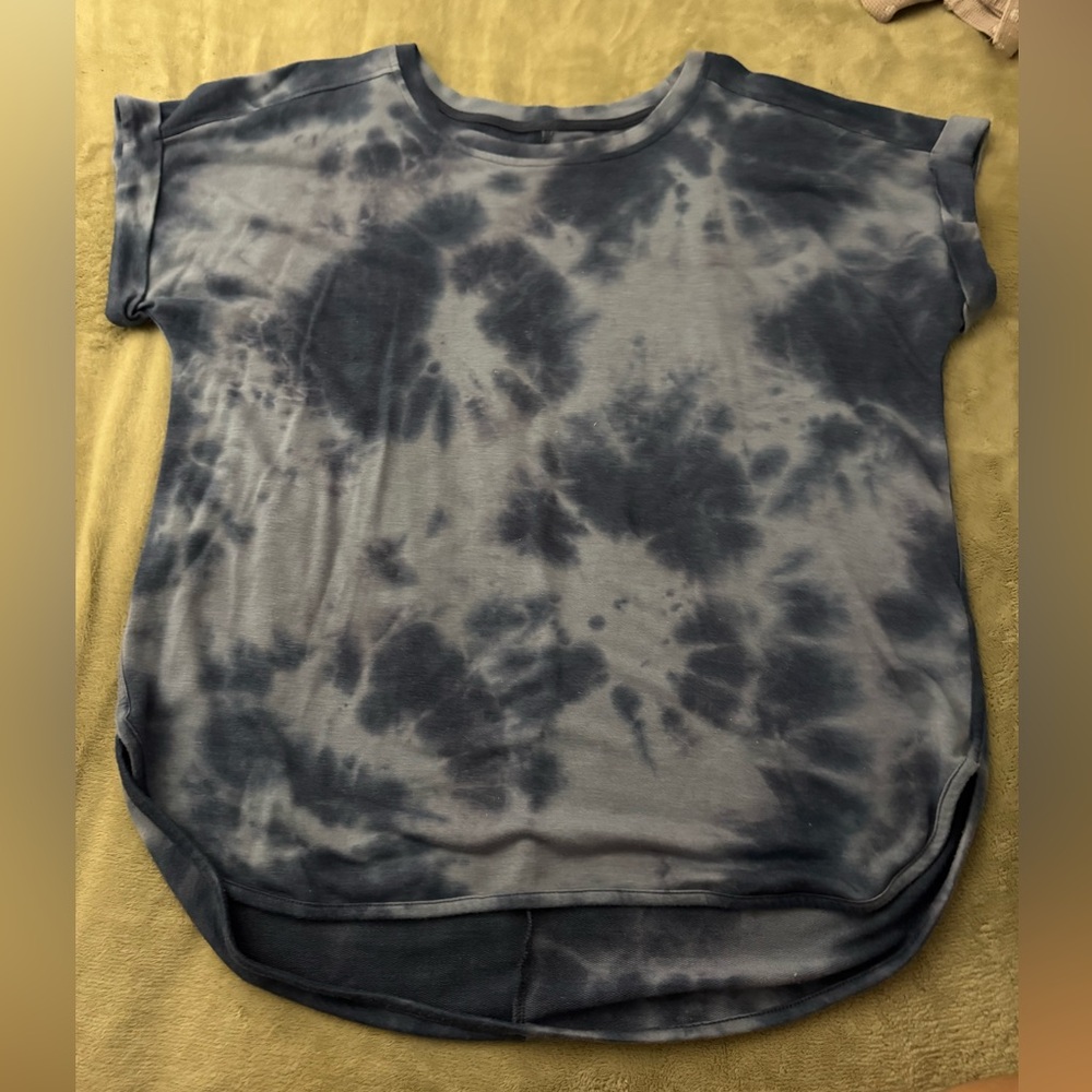Cupio Black and Gray Tie-Dye Short Sleeve Top
